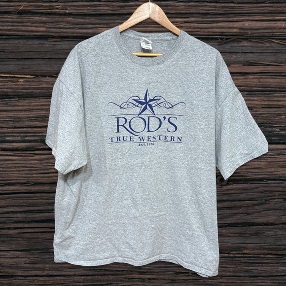 Gildan Graphic Tee - Picture 1 of 4